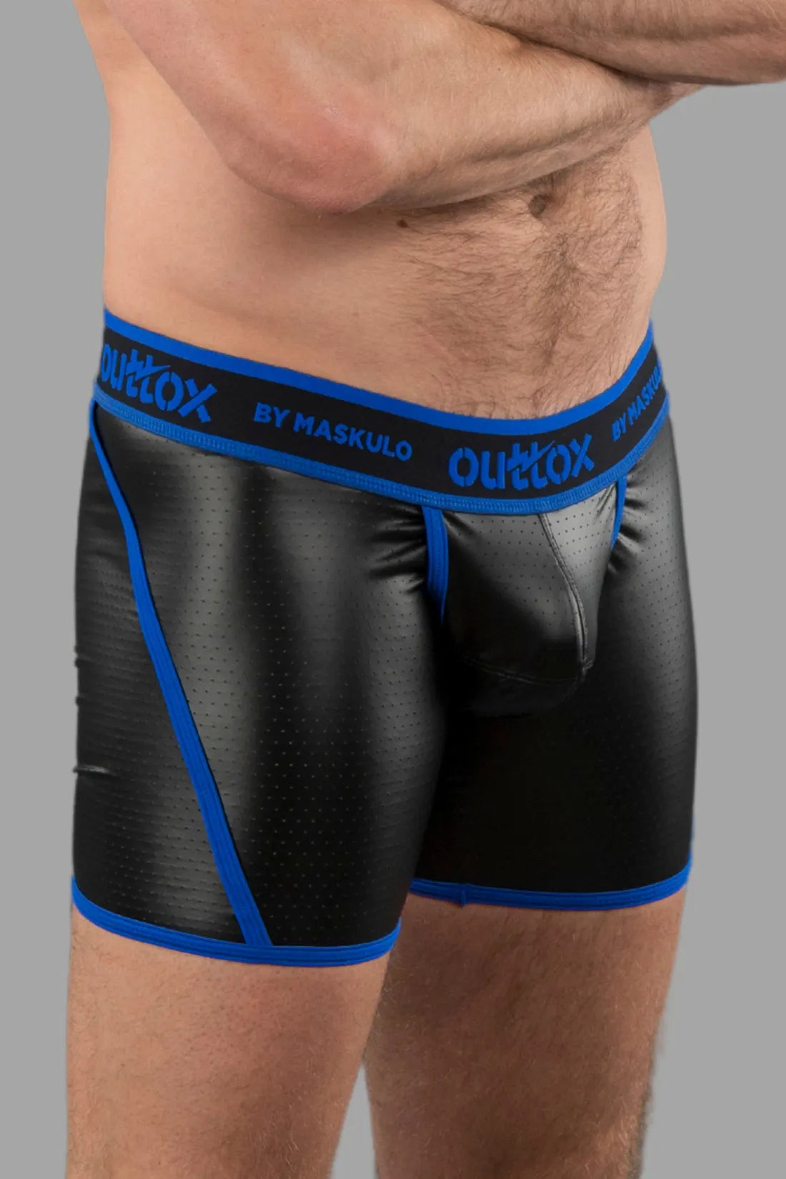 Outtox. Short ouvert à l&