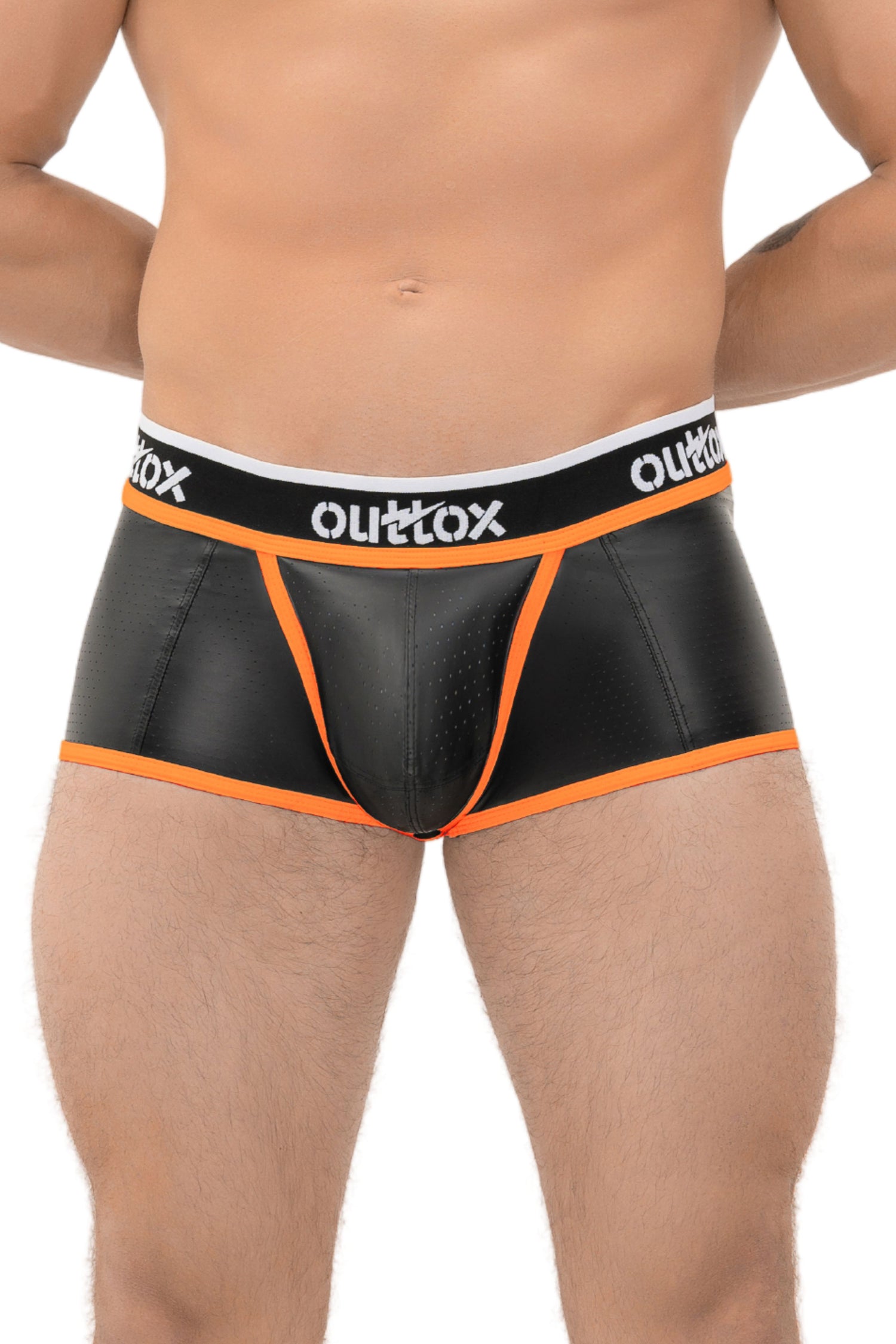 Outtox. Pantalones cortos con parte trasera abierta y bragueta a presión. Negro+Naranja
