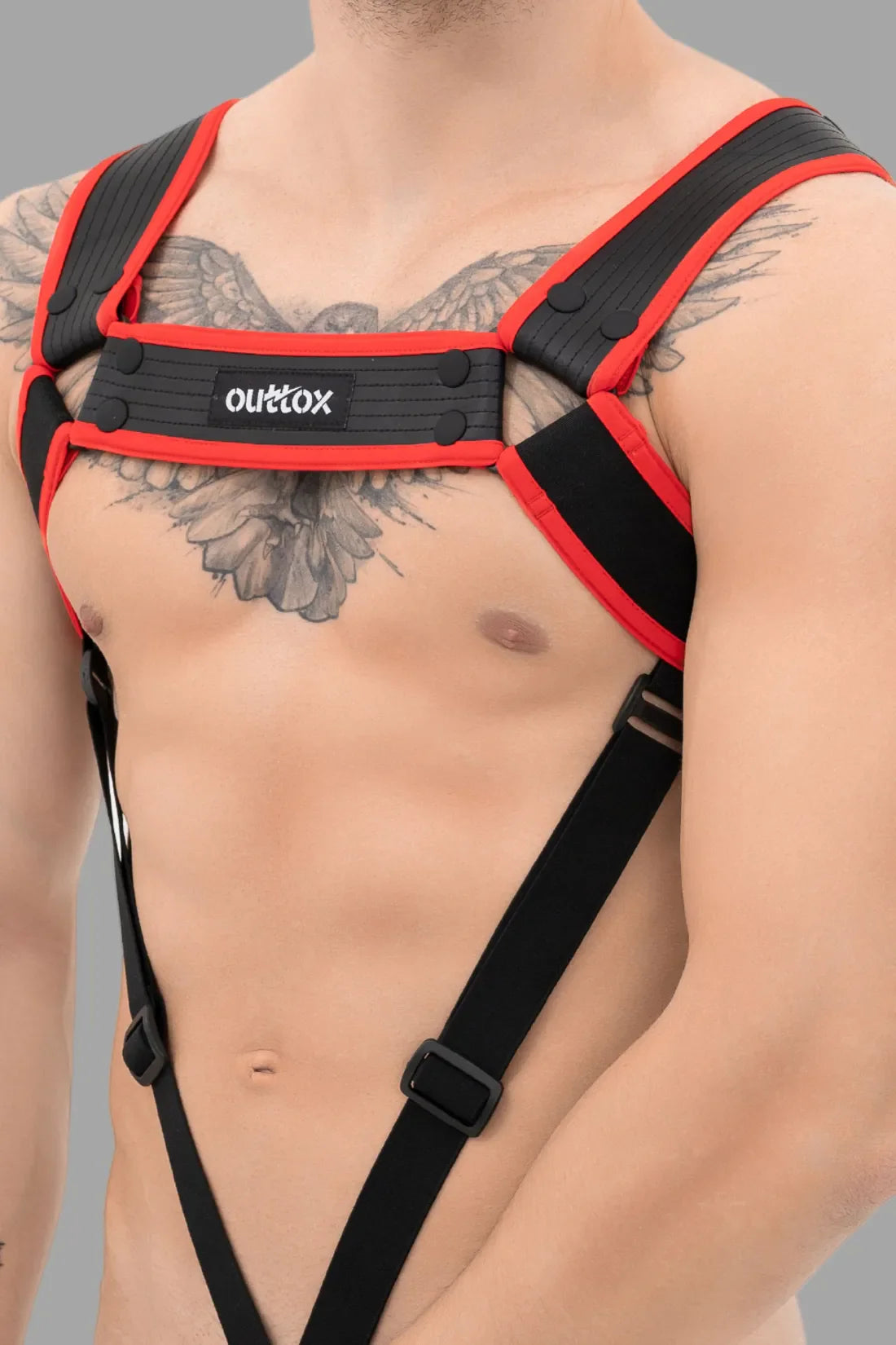 Outtox. Harnais de corps avec boutons-pression. Noir et rouge