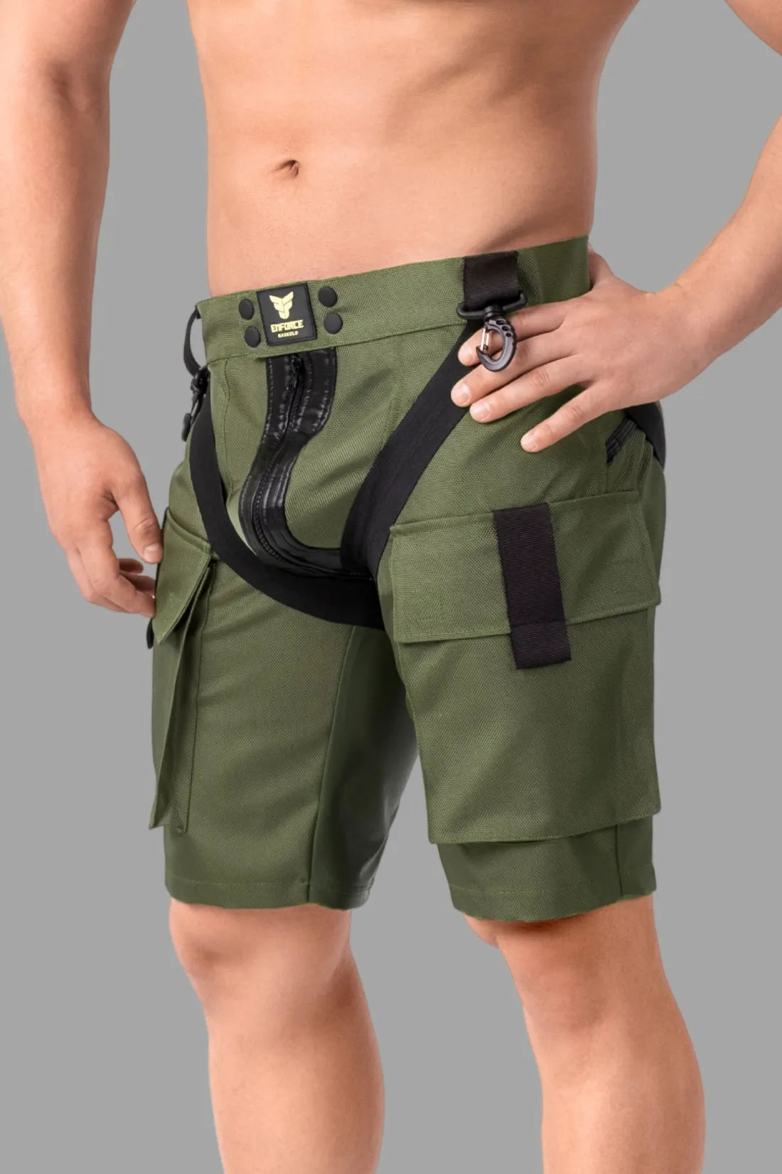 Hacer cumplir. Pantalones cortos tipo cargo con cremallera en los dos lados. Verde &