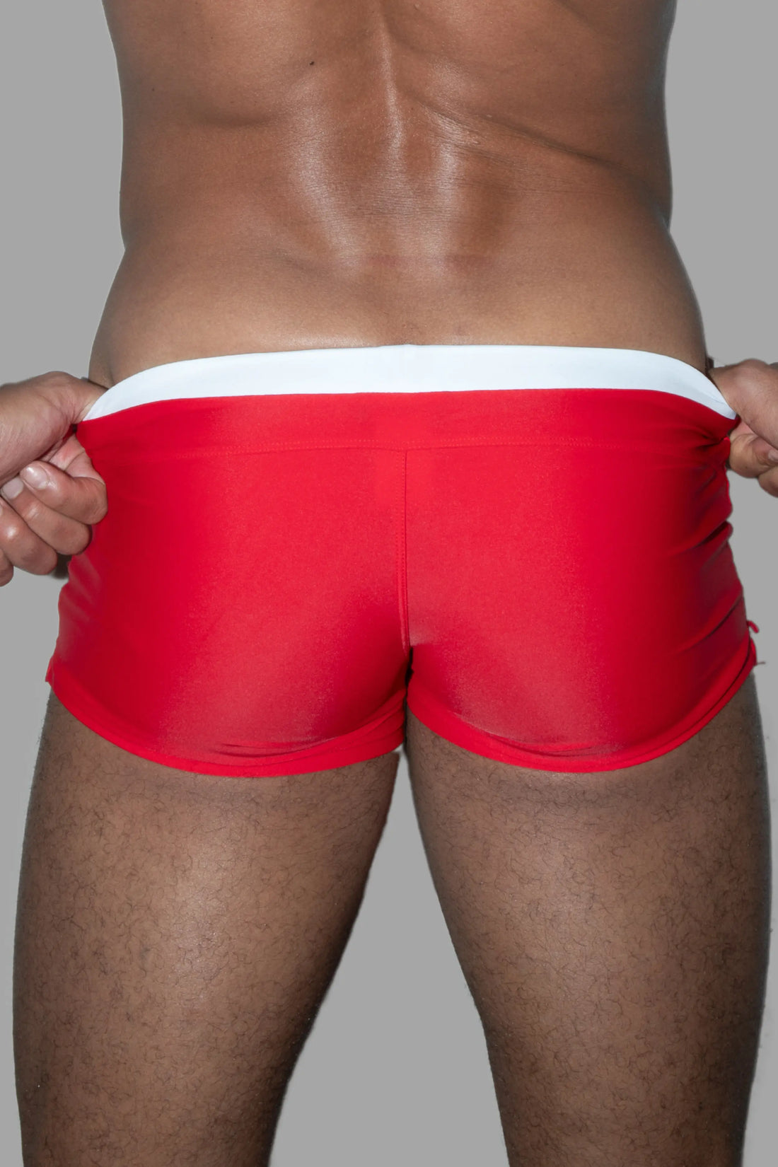 Derek Chase. Club Shorts con Bolsillo. Rojo + Blanco