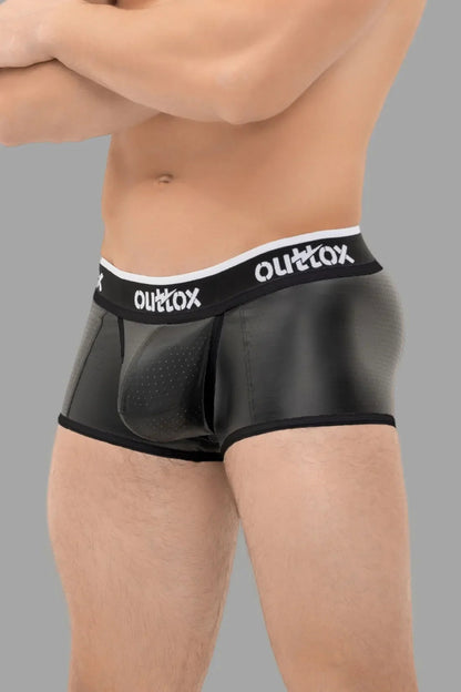 Outtox. Pantalones cortos con parte trasera abierta y bragueta a presión. Negro