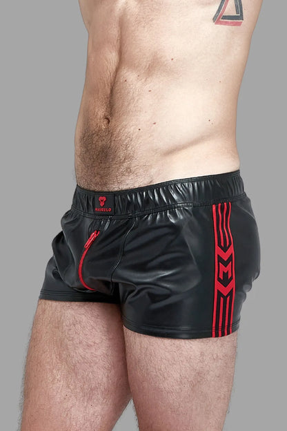 Skulla. Joggingshorts aus Kunstleder. Schwarz+Rot