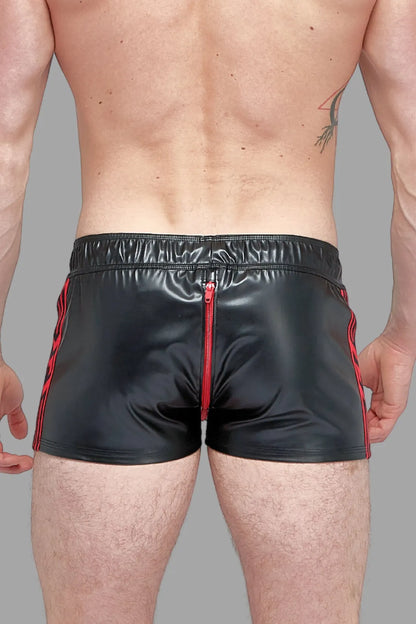 Skulla. Joggingshorts aus Kunstleder. Schwarz+Rot