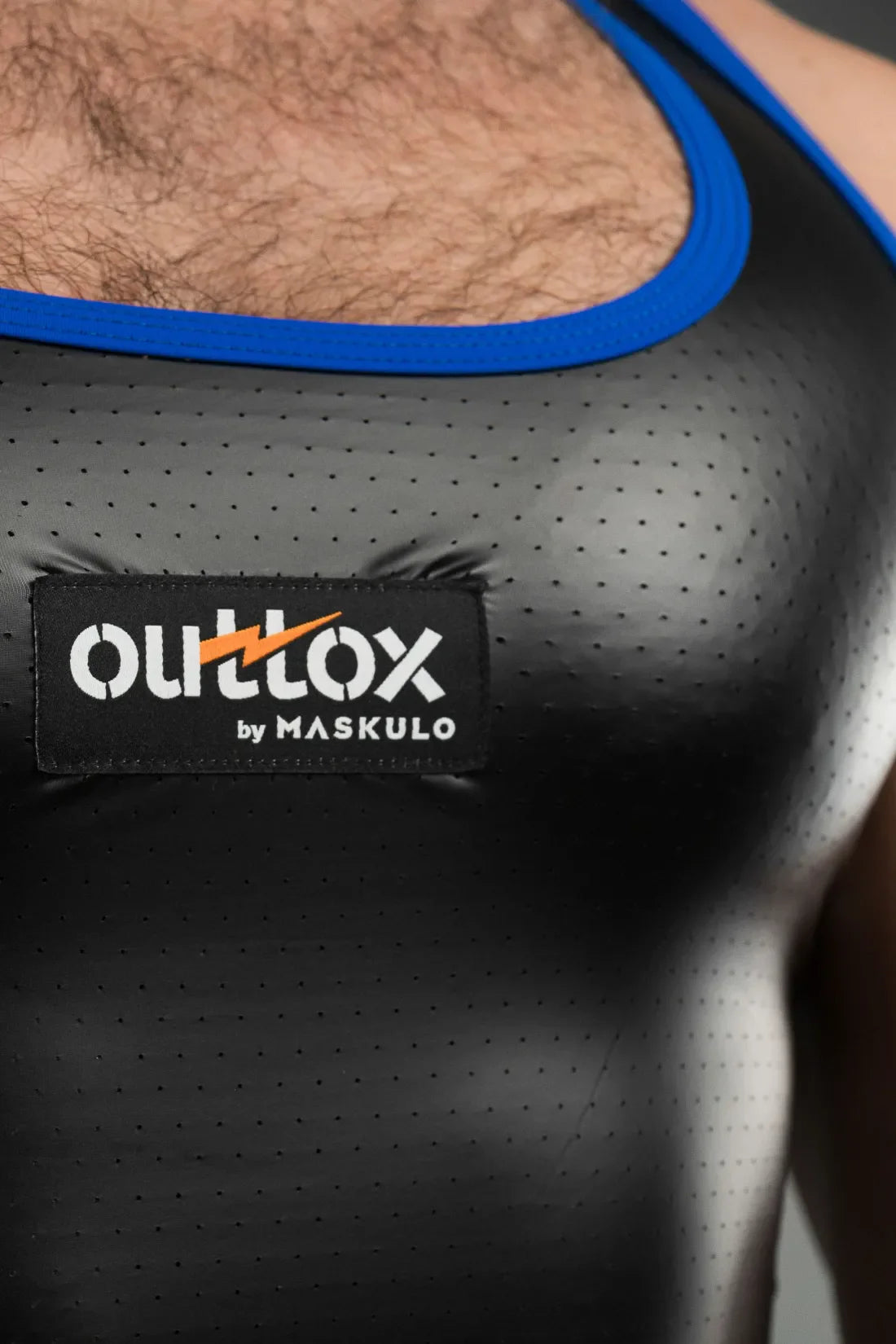 Outtox. Camiseta sin mangas. Negro+Azul